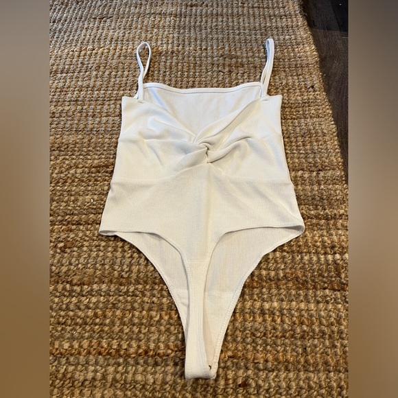 White Abercrombie Ribbed Open Back Bodysuit - Picture 5 of 5